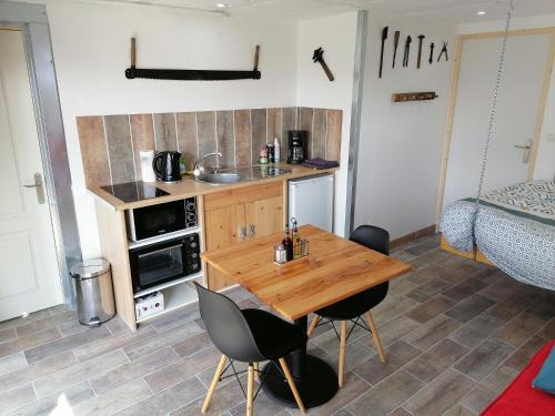 Orchamps-Vennes Apartment | VAL GITE #2 x4 people "L'ATELIER"