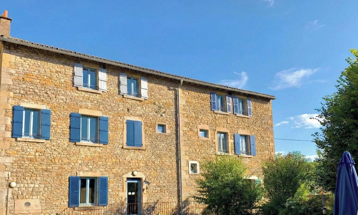 La Roche-Vineuse House | Vast charming house with swimming pool