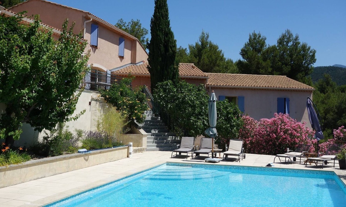 Le Barroux Apartment | "Ventoux": a large bright apartment in a peaceful environment