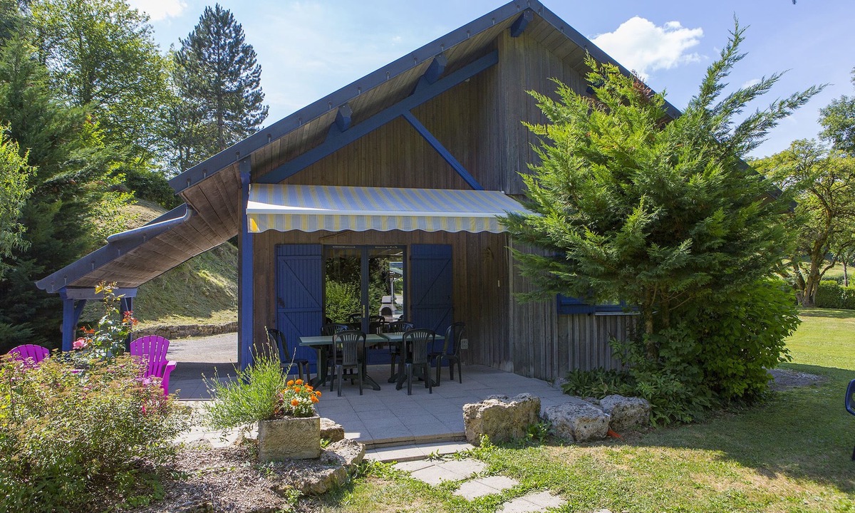 Nans-sous-Sainte-Anne Ski Chalet | Very beautiful 3* Cottage on the riverside, quiet in a green setting