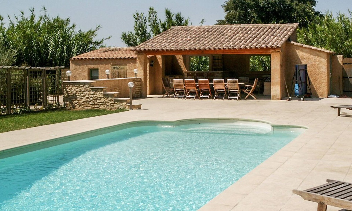 Taillades Villa | Very pleasant private villa with heated pool in the Luberon