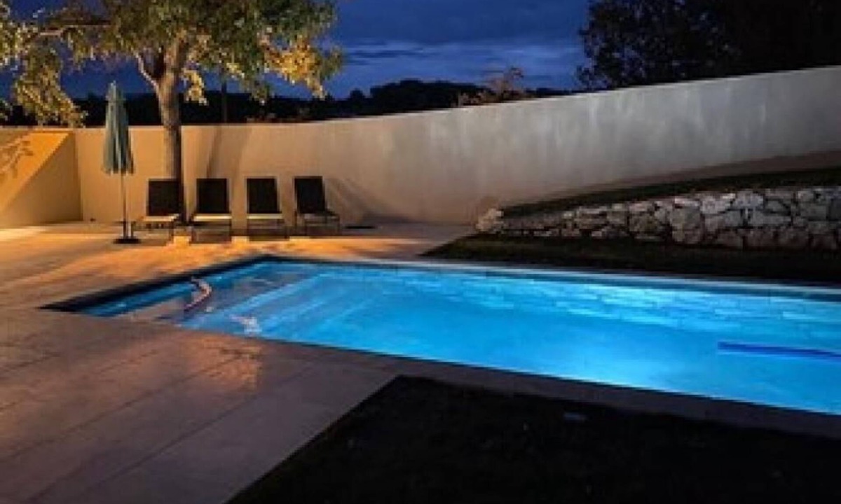 Malemort-du-Comtat House | Vieux Mas Rénové en Pierre sur Malemort du Comtat