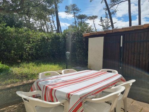 Le Penon House | Villa à Seignosse: Plage à pied, Terrasse, 3 Chambres, Quartier calme - FR-1-239-1036