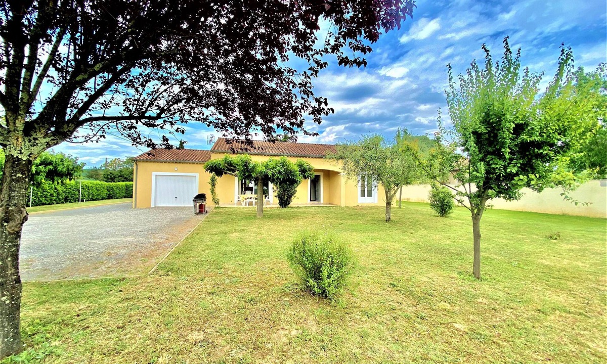 Vogue Villa | Villa 6p, 3ch Avec Grand Jardin Arboré Clos, Clim, Village Classé de Vogue