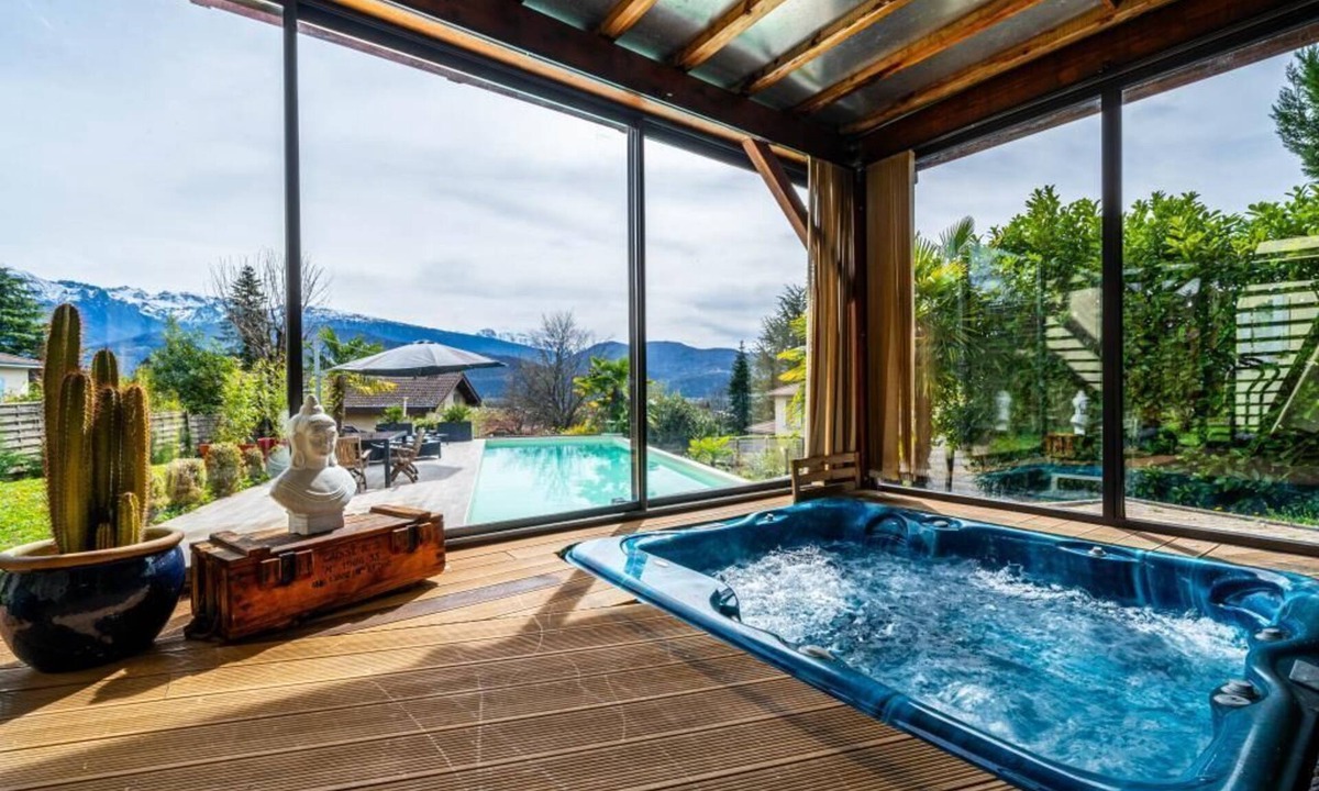 Meylan Apartment | Villa Amot | Swimming pool, Jacuzzi, mountain view terrace
