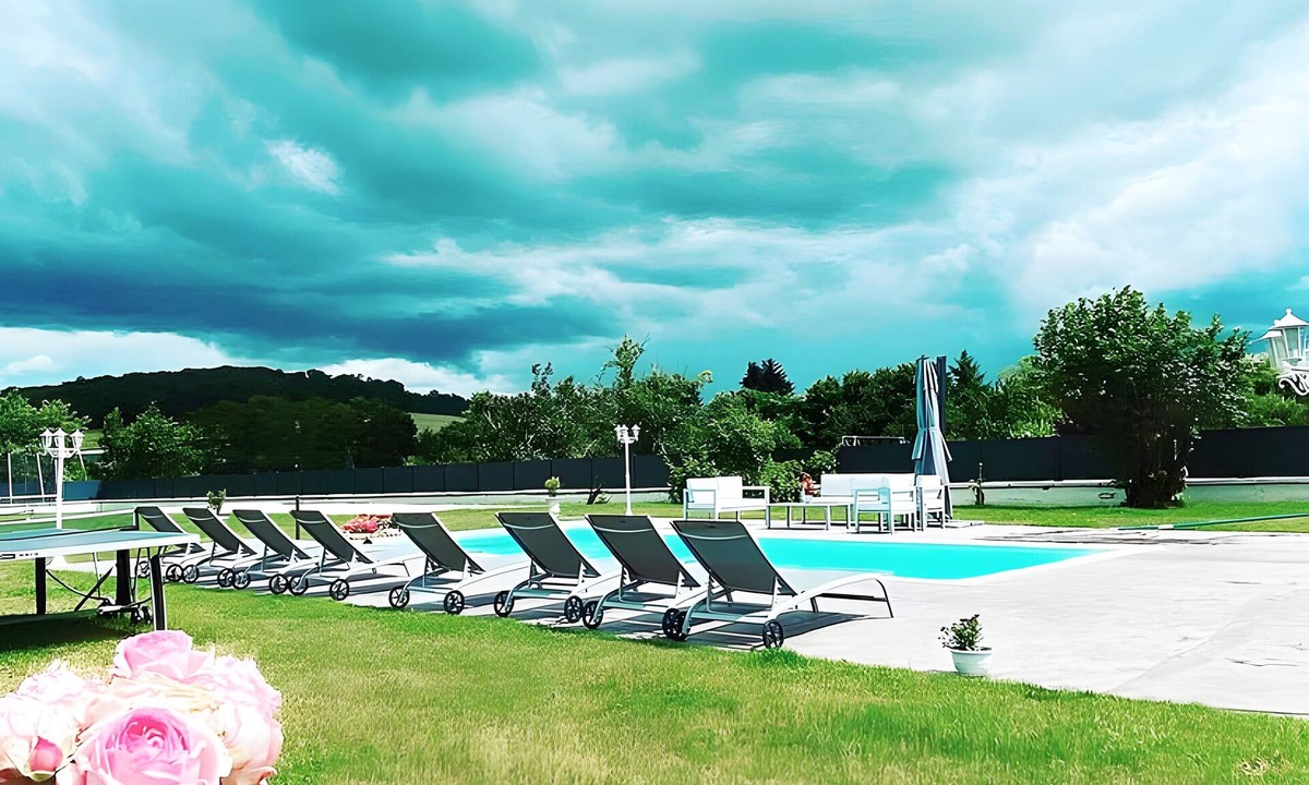 Gevigney House | Villa 'Bienvenue A La Saone' with Private Pool, Shared Terrace and Wi-Fi