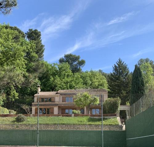 Loriol-du-Comtat Villa | Villa CHATEAU SAINTE BARBE