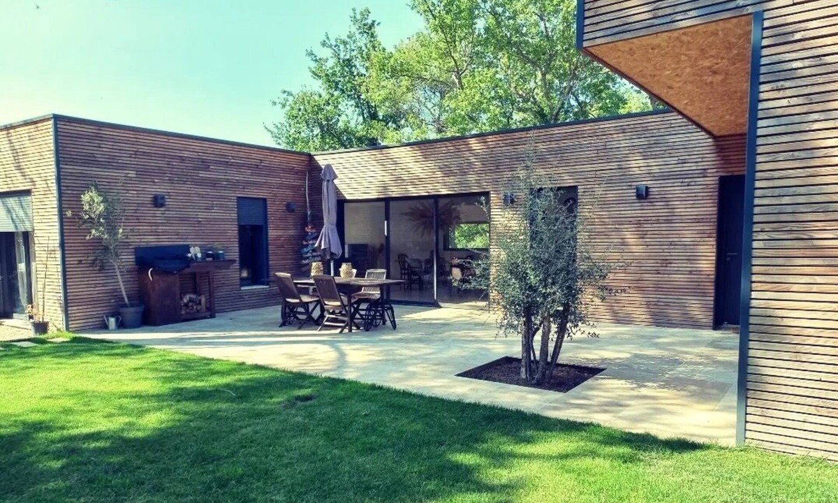 Faucon Villa | Villa Contemporaine en Bois Avec Piscine Chauffée et Animaux Acceptés