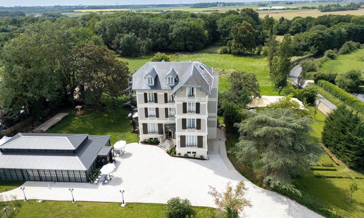 Bievres Hotel | Villa Edmond Hôtel & Spa - Maison Blanche Bièvres