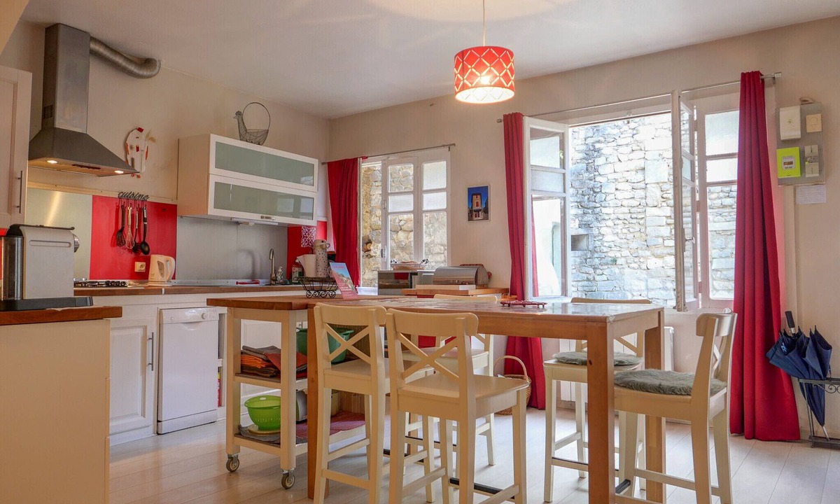 Saint-Paul-Trois-Chateaux Ski Chalet | Village house in the heart of Saint-Paul-Trois-Châteaux, Drôme Provençale