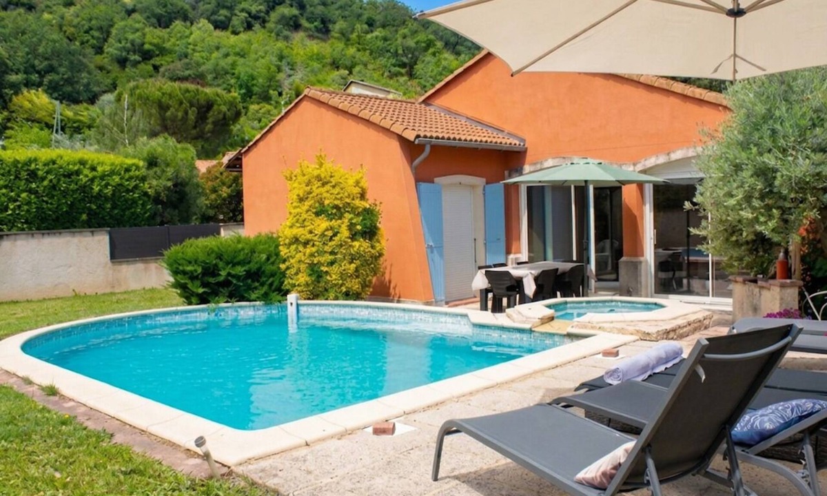 Charmes-sur-Rhone Villa | Villa L'Oasis du Rhône & private pool