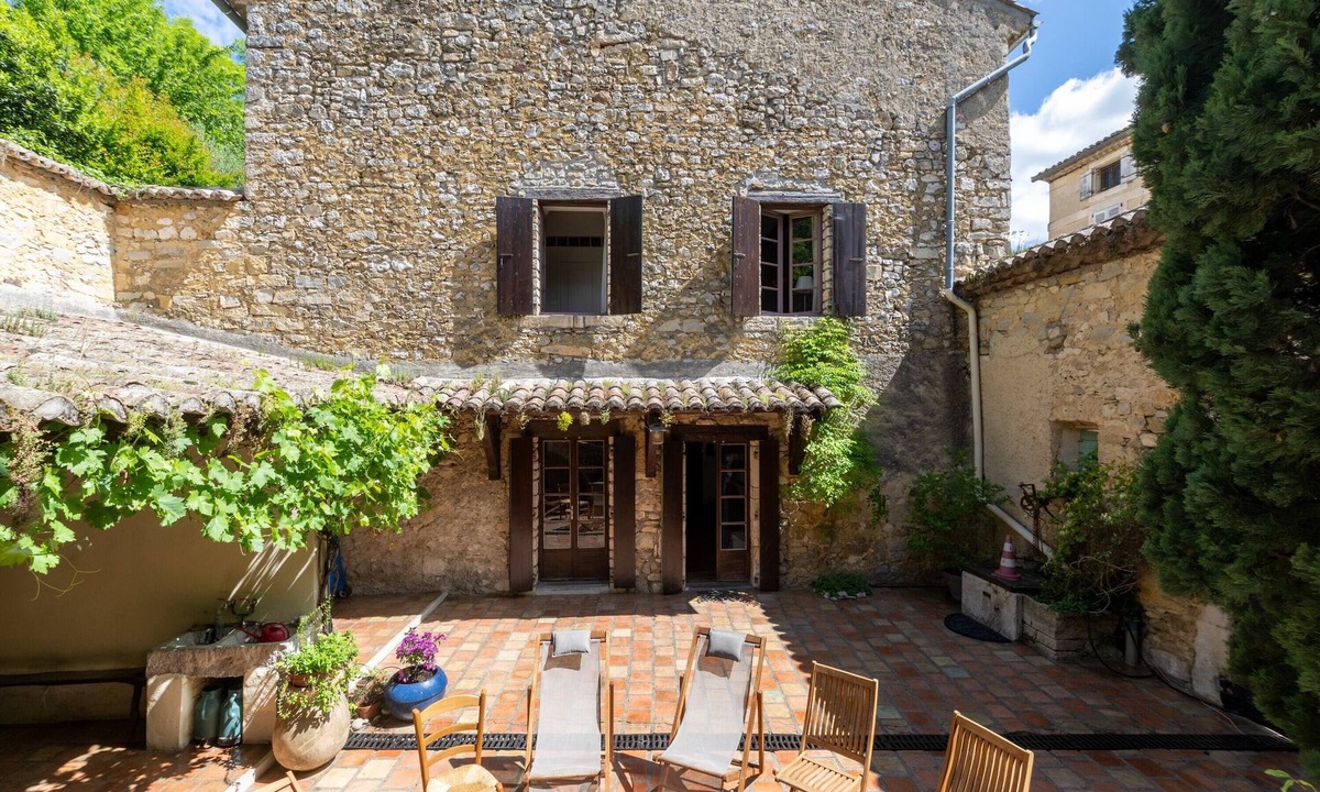 Lagorce Villa | Villa 'Le Lion D'Or' with Private Terrace, Private Garden and Wi-Fi
