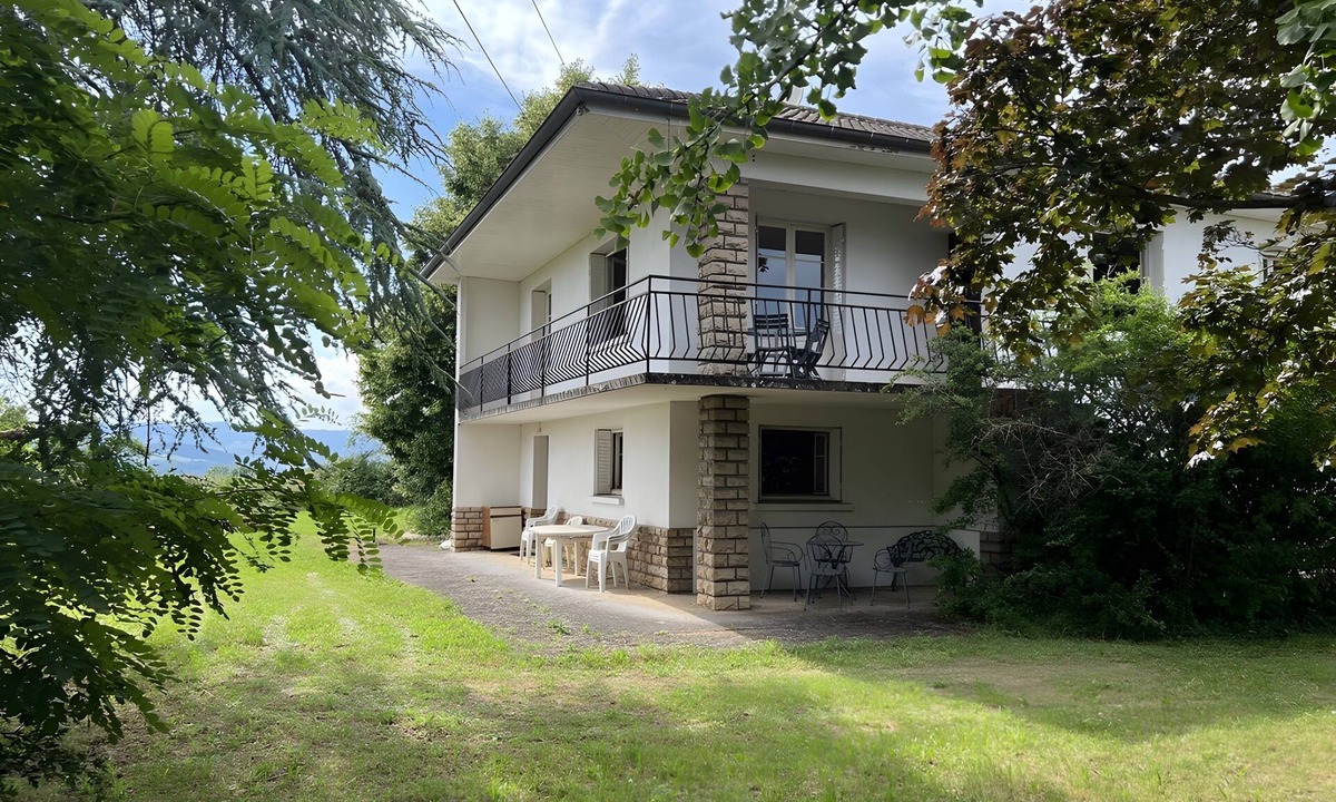 Charnay-les-Macon House | Villa 'Le Perthuis' with Mountain View, Shared Terrace and Wi-Fi