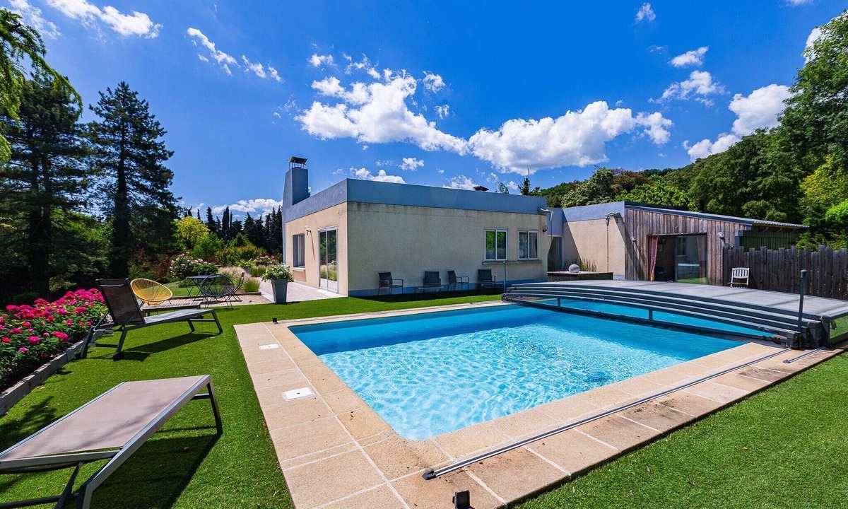 Charmes-sur-Rhone Villa | Villa Montplaisir 180 m²: Jacuzzi, Pool, 2000 m² Park