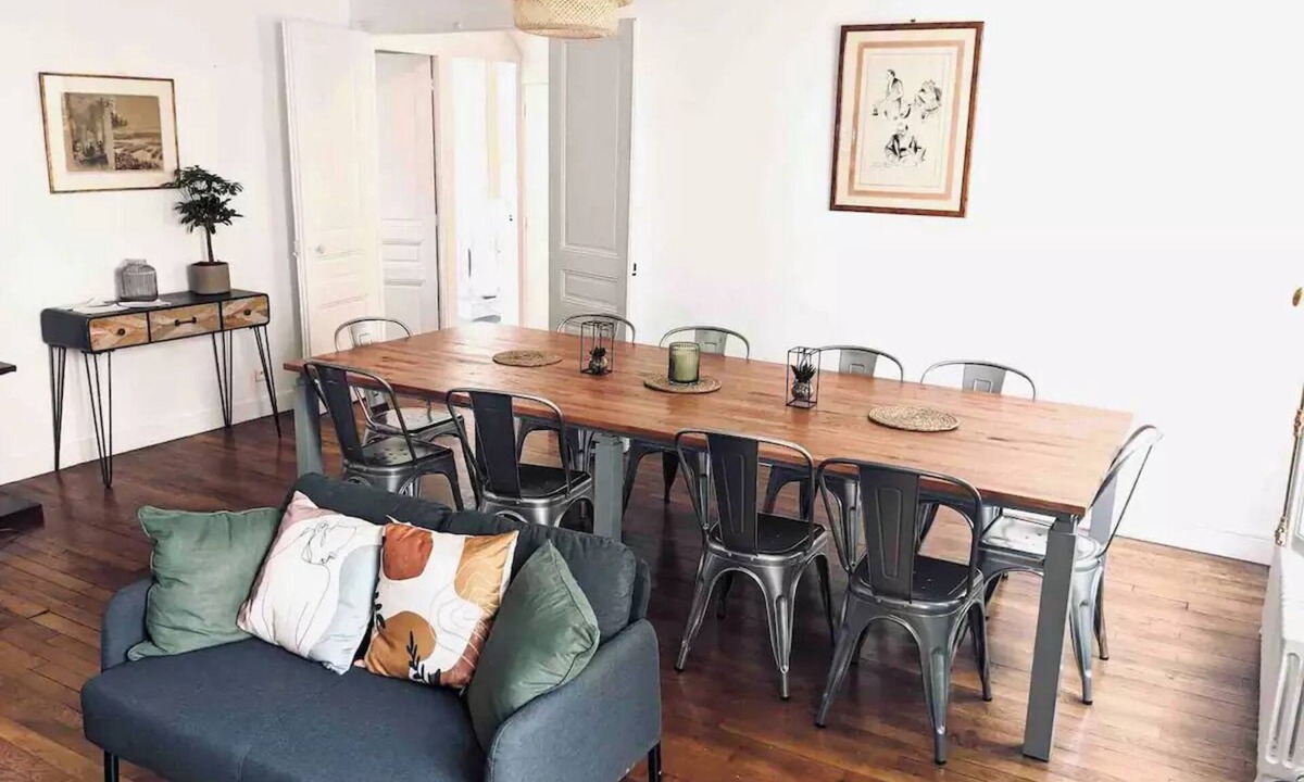 Le Kremlin-Bicetre Villa | Villa Nearby Paris - 17 Guests - Garden - Parking - Metro