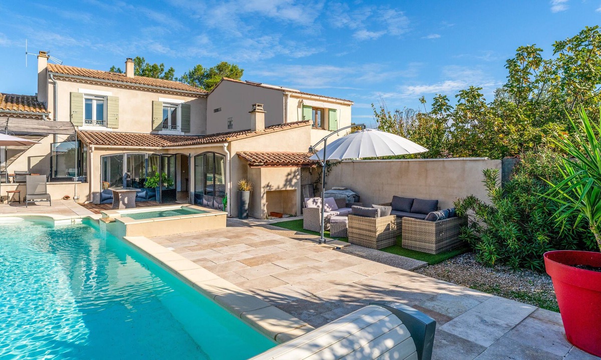 Sarrians Villa | Villa 'Plein Soleil' with Private Pool, Wi-Fi, and Air Conditioning