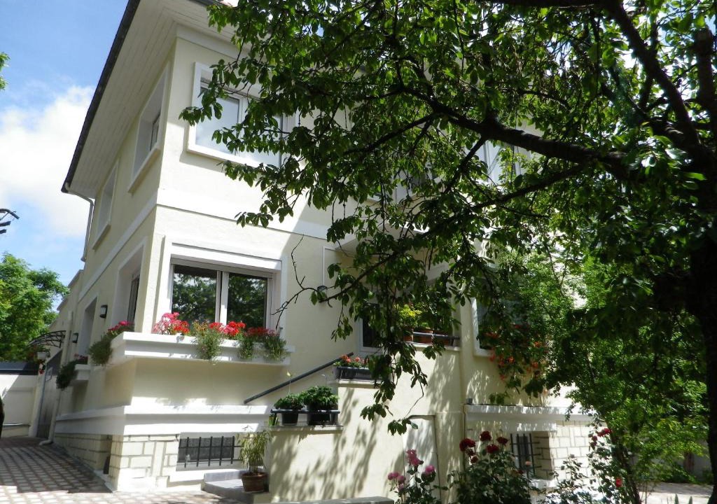 Bagneux House | Villa Sunshine
