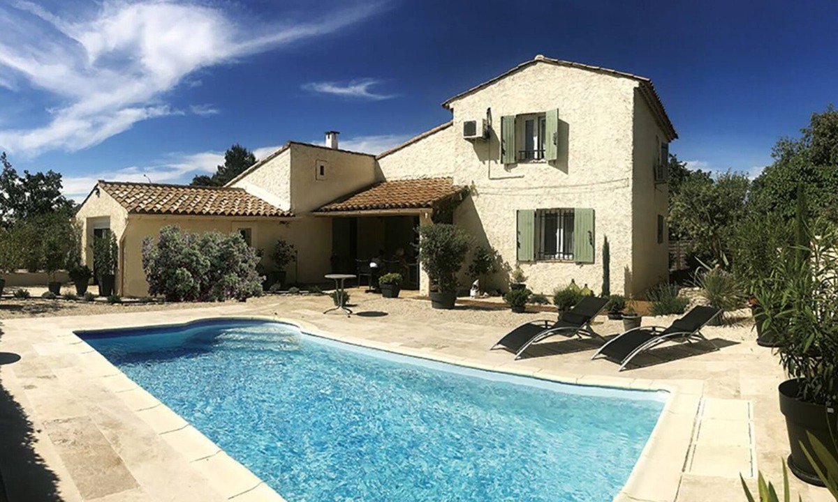 Saint-Didier Villa | Villa Tout Confort, 3 Chambres, Piscine, au Calme et Jardin Arboré