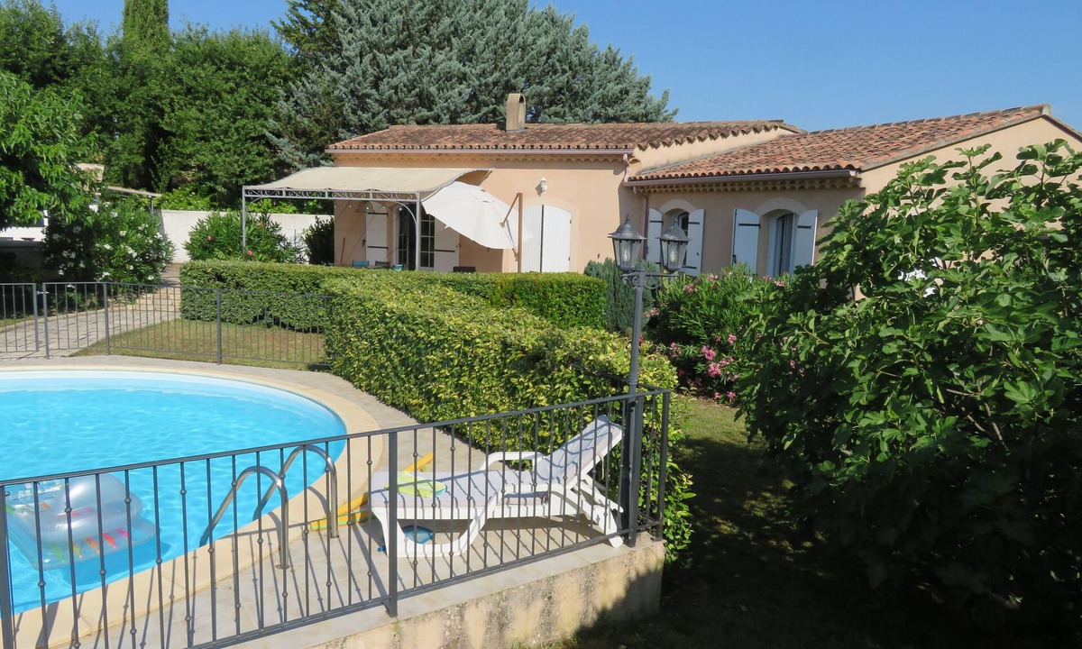 Entrechaux Villa | Villa with large garden, heated pool near Vaison and Mt Ventoux