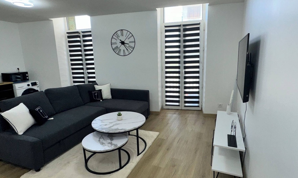 Faubourg Saint-Jacques Apartment | Vrbo Property