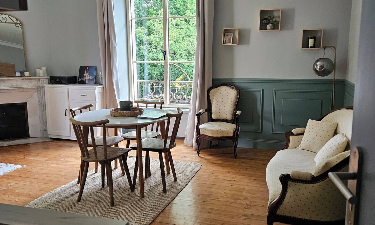 Mont-sous-Vaudrey Apartment | Wake up to a view of the park - a peaceful room in the château