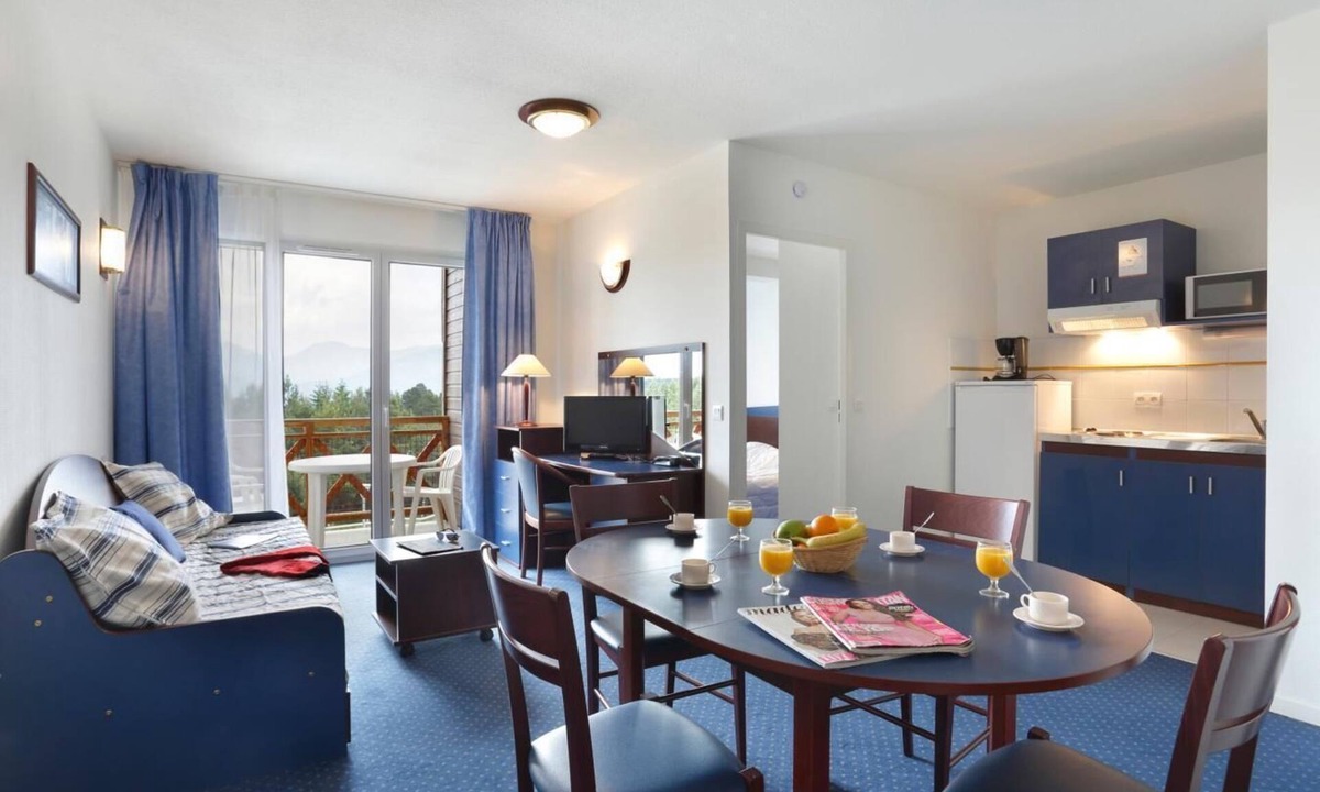 Pyrenees 2000 Apartment | Wifi, 100m from resort center, fitness, swimming pool, terrace, balcony, tv, ski locker, 25m²