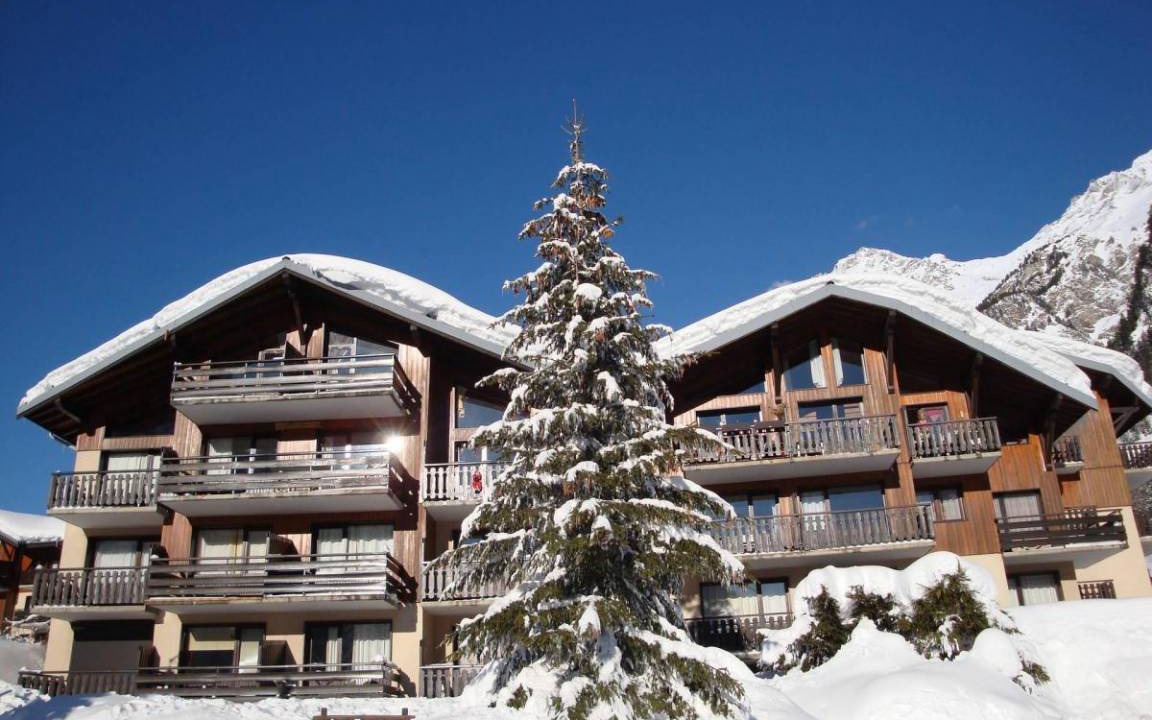 Pralognan-la-Vanoise Apartment | Wifi, 20m from ski slopes, Ground floor, balcony, parking, tv, ski locker, 30m²