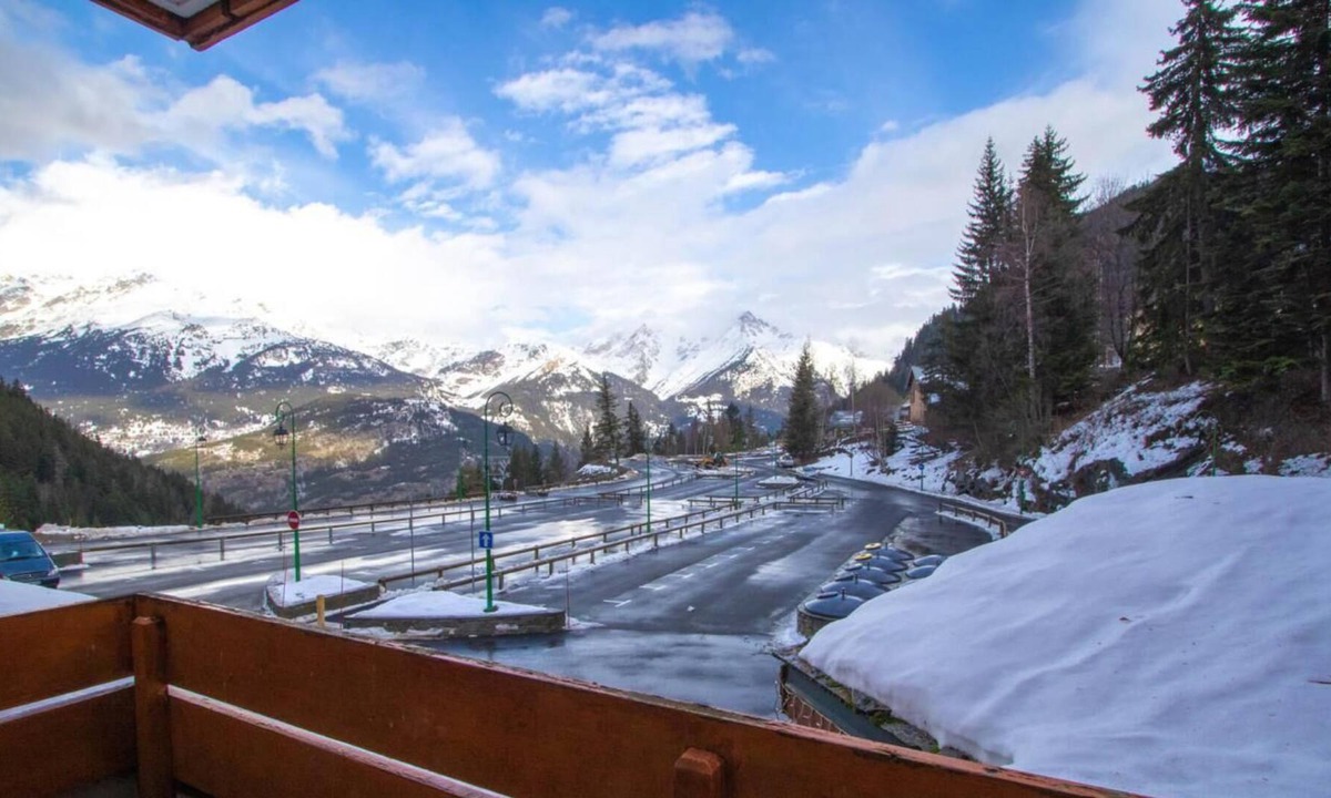 Valfrejus Apartment | Wifi, 70m from ski slopes, 1st floor, view mountain, balcony, tv, ski locker, 20m², Valfréjus