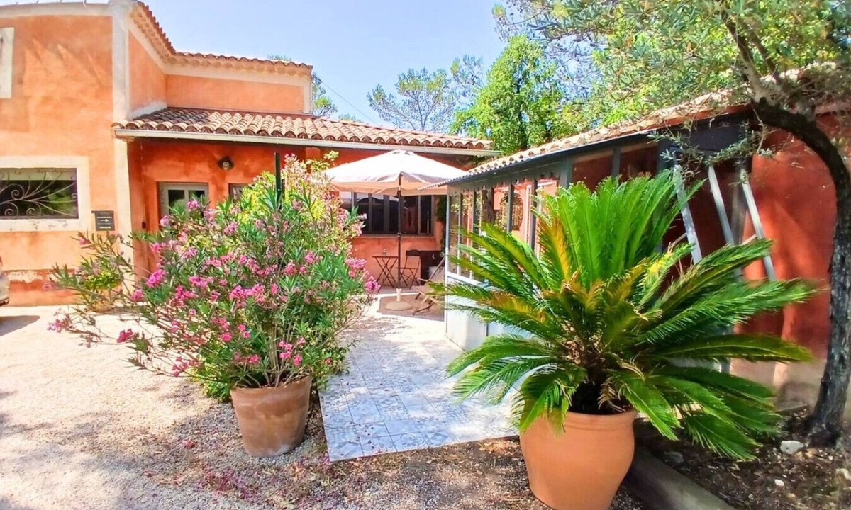 Entrechaux Apartment | wifi - rivière - garage vélo - animaux payants