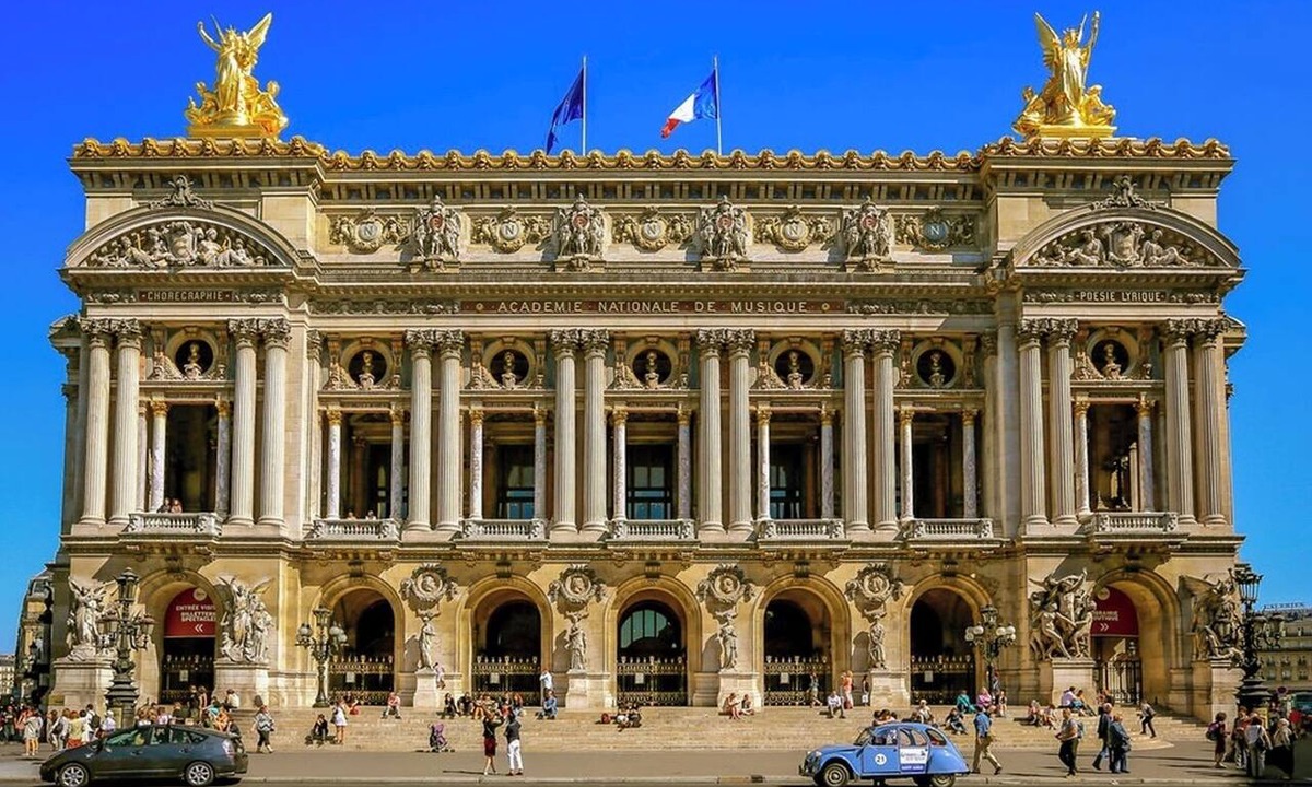Palais-Royal Apartment | WITHIN WALKING DISTANCE FROM THE LOUVRE , PALAIS GARNIER & PLACE VENDÔME