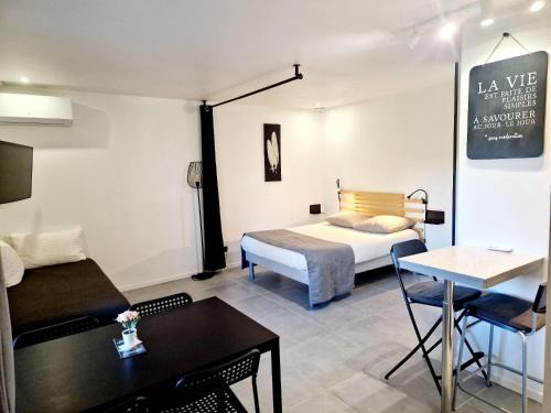 Laveyron Apartment | WOOD - Gîte meublé & confort Drôme - Écolodgîte