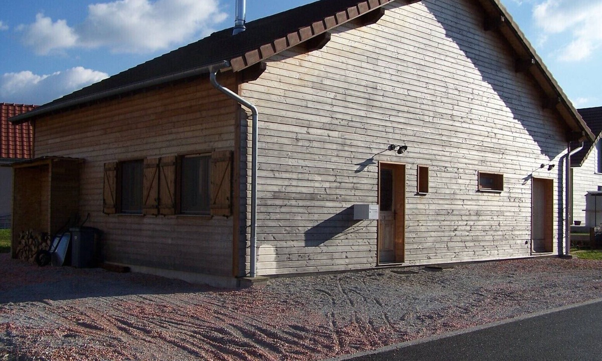 Eternoz House | Wooden house with cinema room in the countryside