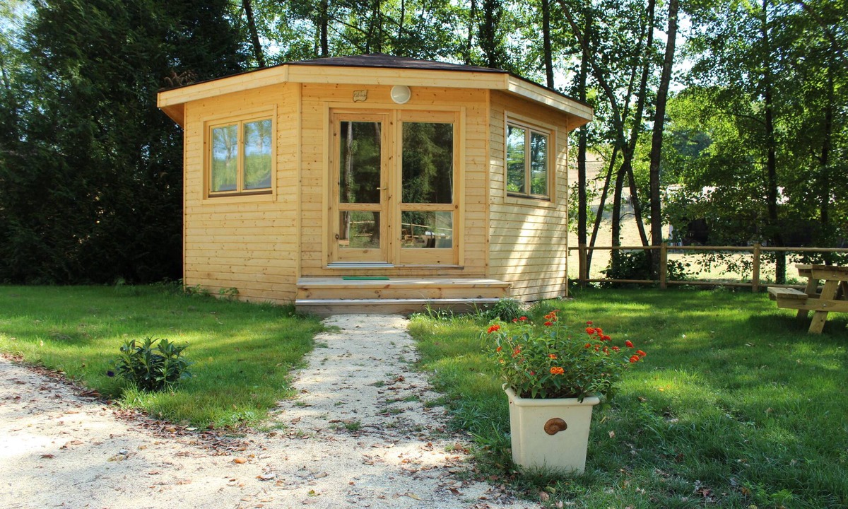 Champvert Ski Chalet | Wooden garden shed