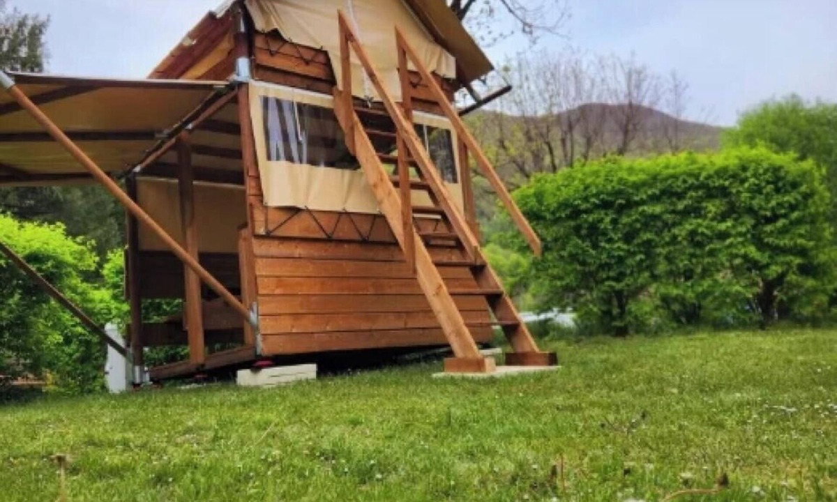Chezery Forens Cabin | ZEcamping 3 étoiles toboggans locatif BBQ 5m2 2 pers
