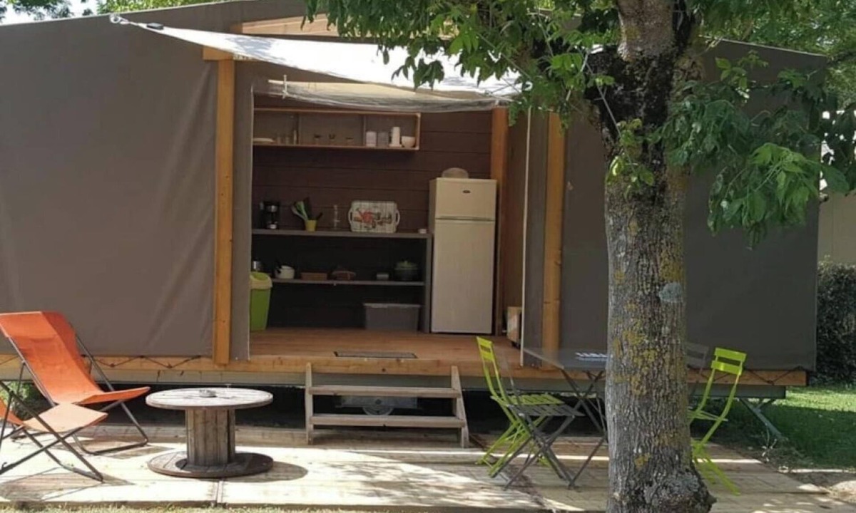 Hauterives House | ZEcamping 3 étoiles familial piscine chauffée cabane BBQ 17m2