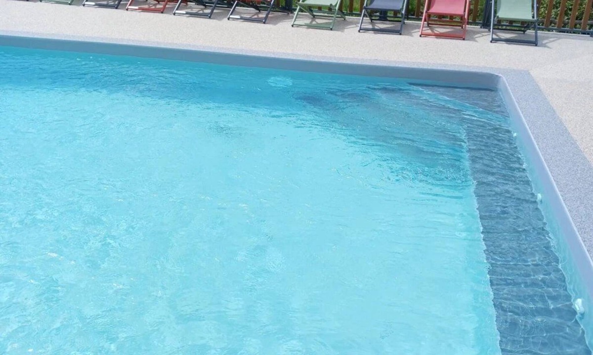 Reyrevignes Ski Chalet | ZEcamping 3 étoiles familial piscine chauffée chalet TV BBQ 43m2