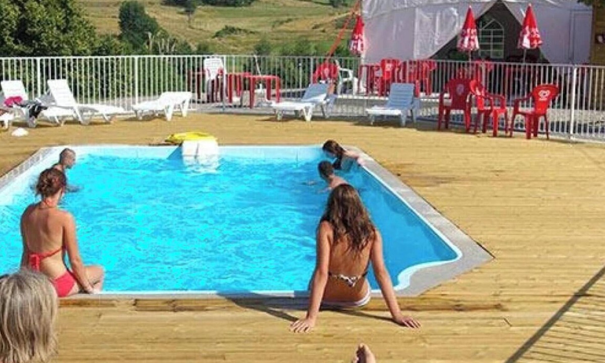 Langogne House | ZEcamping 3* piscine chauffée locatif BBQ 4 pers
