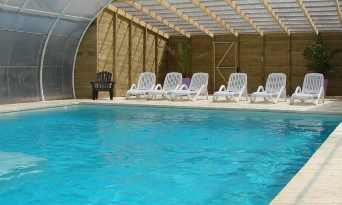 Saint-Boil House | ZEcamping 4 étoiles piscine couverte pataugeoire tente 31m2 4 pers