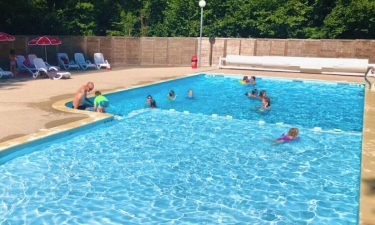 Lons-le-Saunier House | ZEcamping 4* animé piscine locatif 4 pers