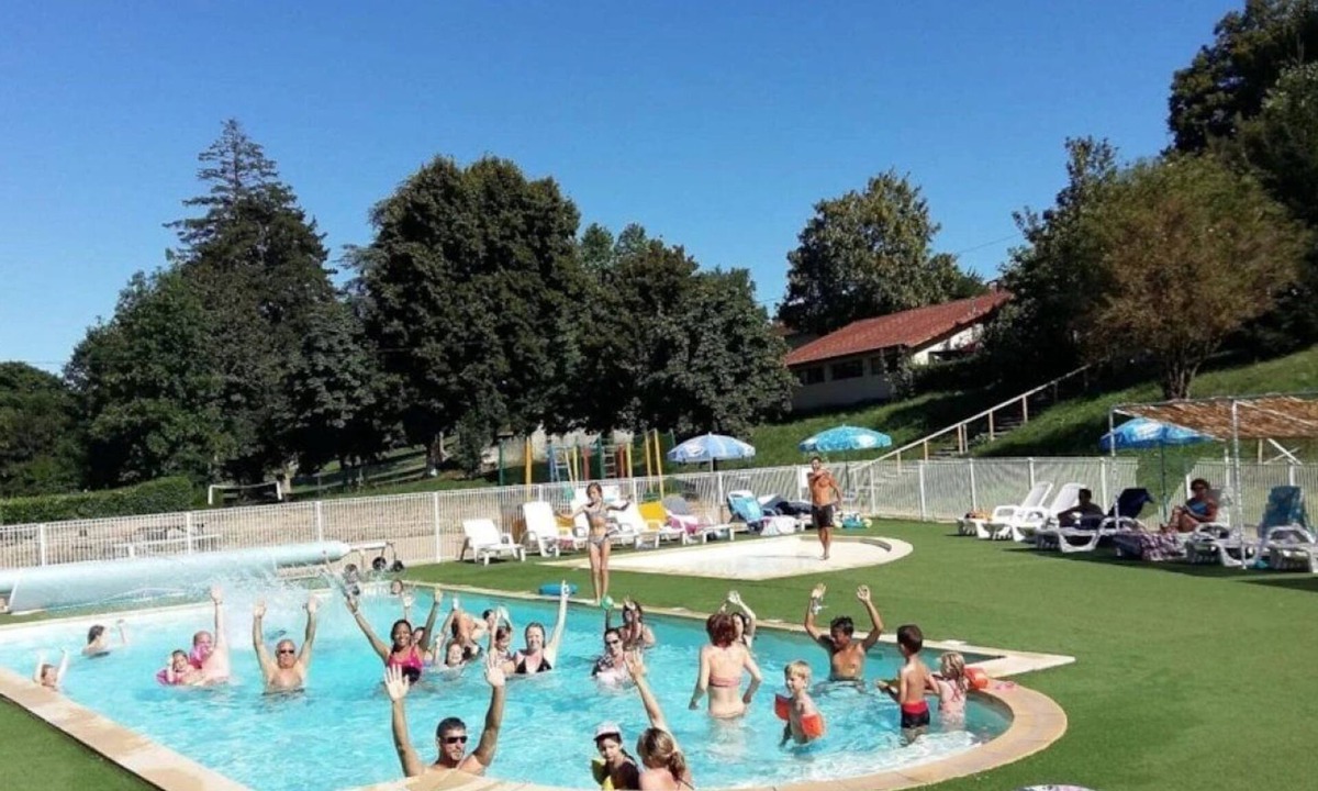Le Grand Serre House | ZEcamping 4* dog friendly avec club enfant piscine chauffée et tennis