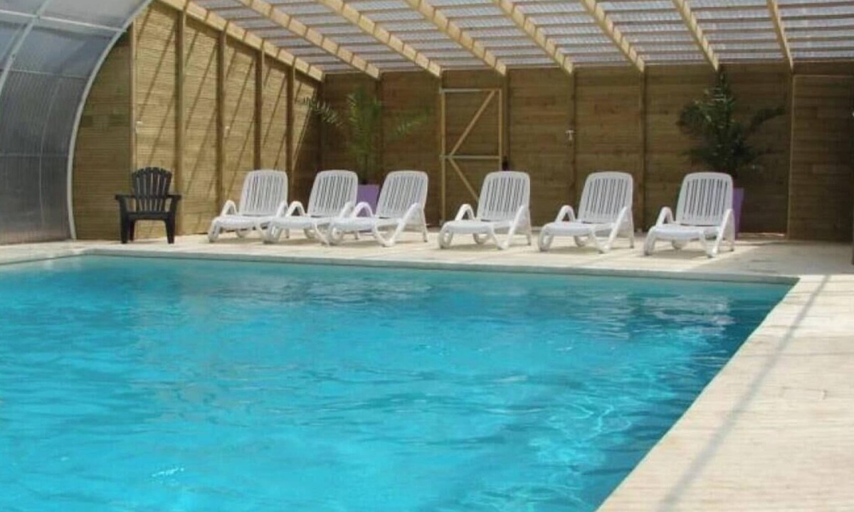 Saint-Boil House | ZEcamping 4* piscine couverte pataugeoire dog friendly tente 22m2