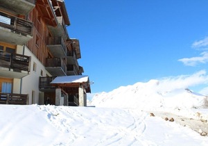 200m from resort center, 4th floor, view mountain, balcony, tv, ski locker, 32m², Superdévoluy