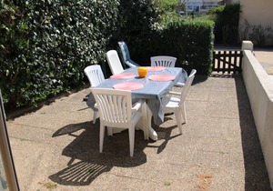 Air-Conditioned Villa for 4 with Private Terrace, Parking, and Fully Equipped Kitchen