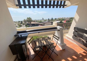 Charming Studio with Terrace & Parking, Near Waiki - Sleeps 2