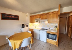 Cozy 4-person apartment with balcony & garage in Samoëns