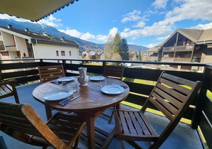 Cozy 4-person apartment with balcony & garage in Samoëns