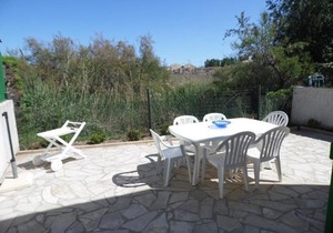 Maison mitoyenne duplex avec terrasse, garage et parking, proche plage, équipée pour 4 à 6 personnes - FR-1-326-385