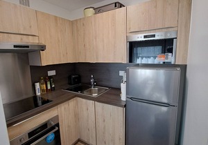 Saint Lary Soulan-Pla D'adet. Renovated 8-bed apartment 30m from slopes.
