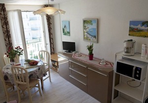 Sunny Mountain Apartment, Balcony, Parking, Sleeps 4