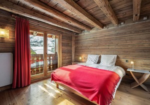 Traditional chalet near slopes, pets allowed, parking